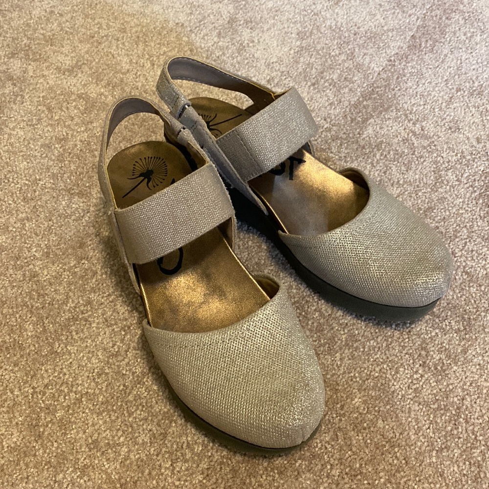 OTBT. Size 75. 7.5-8. Grey silver. Roadie.
